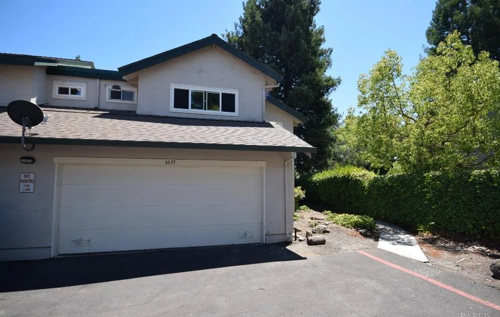 Meadow Pines Avenue, Rohnert Park